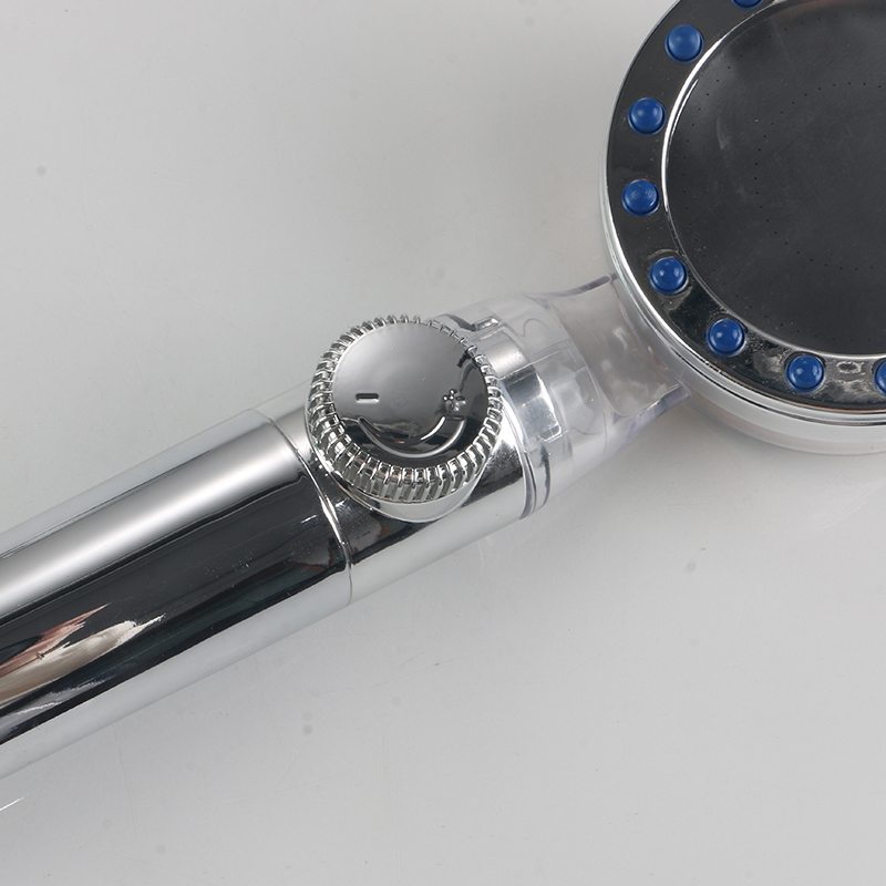 Каковы основные различия между гибким шлангом для душа из нержавеющей стали и шлангом из ПВХ?