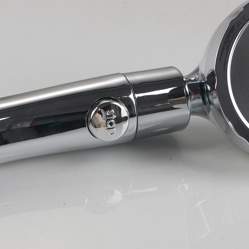 Японский душ с гальваническим покрытием и поворотной головкой.