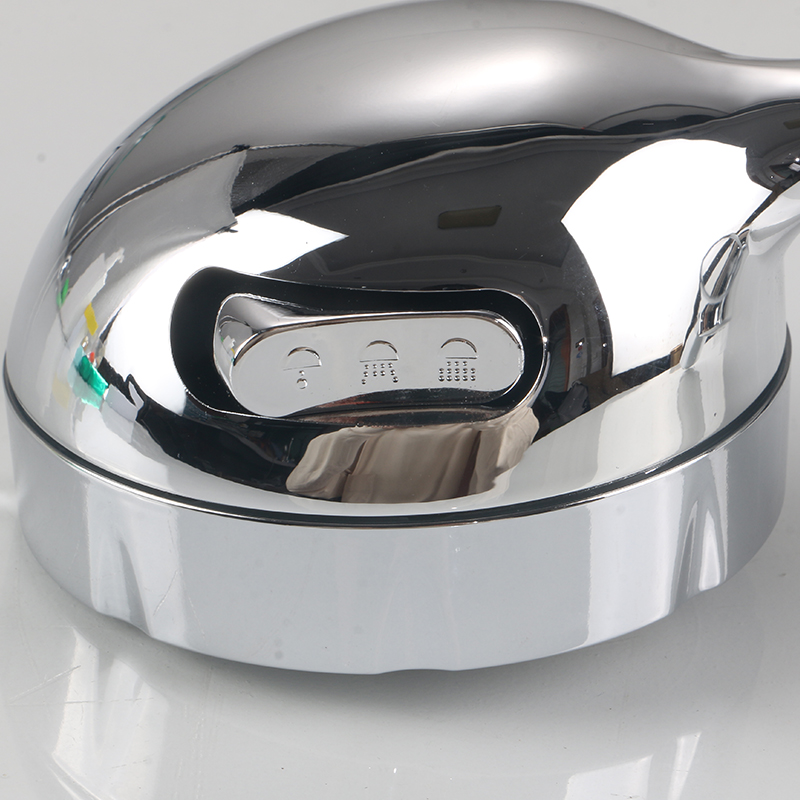 Японский душ с гальваническим покрытием и поворотной головкой.